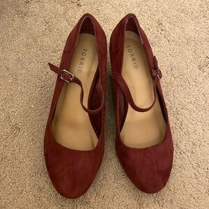 Maroon wedges